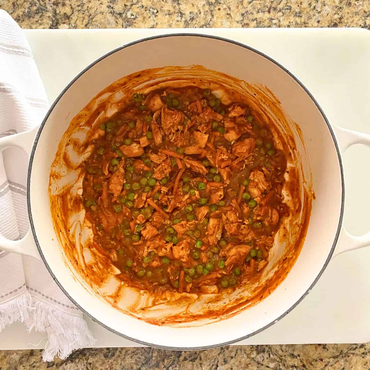 cooked chicken tikka masala in cast iron pot