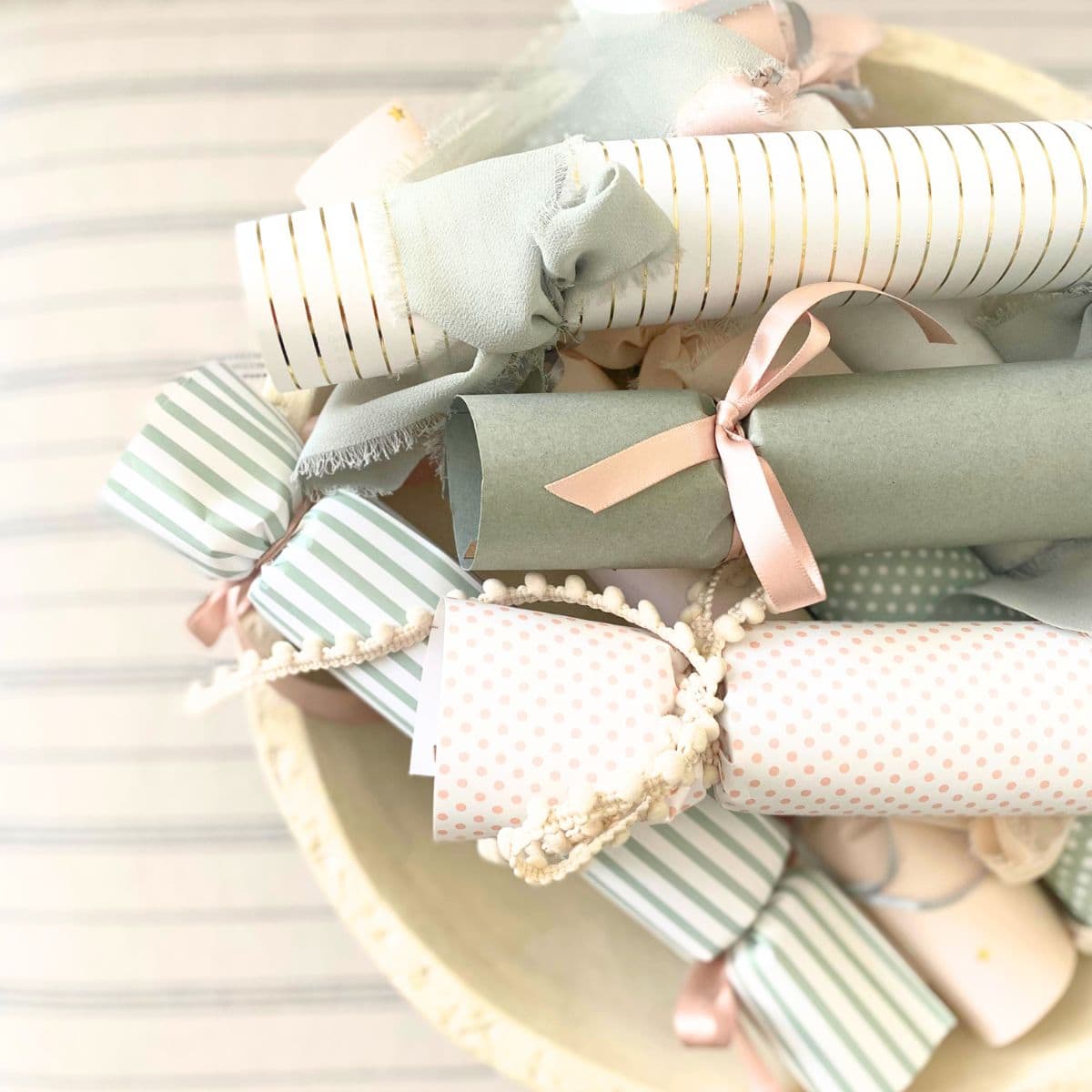 pretty christmas crackers