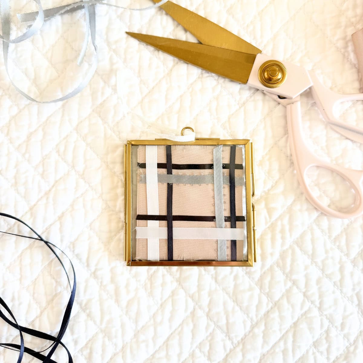 diy mini frame christmas ornament with plaid ribbon design