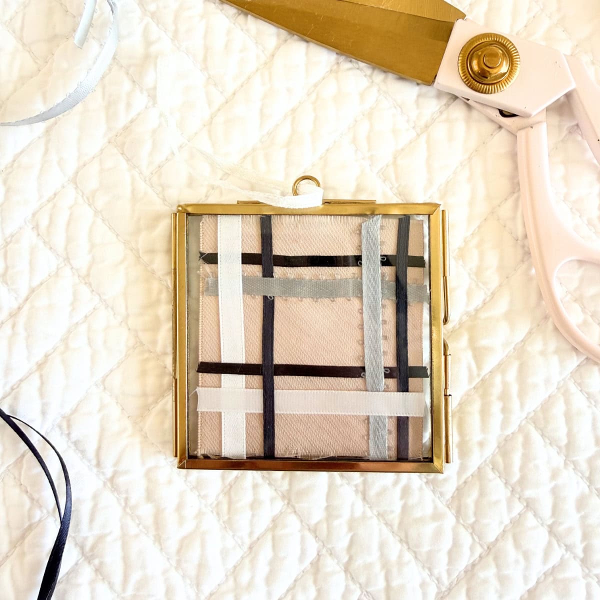 diy mini frame christmas ornament with plaid ribbon design