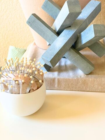 diy pincushion with pins