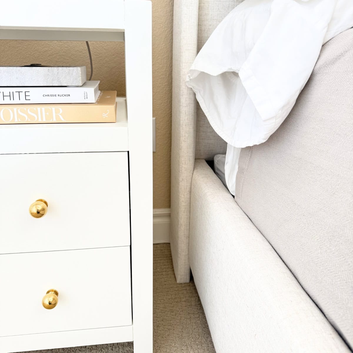 headboard meets frame with no gap of upholstered bed