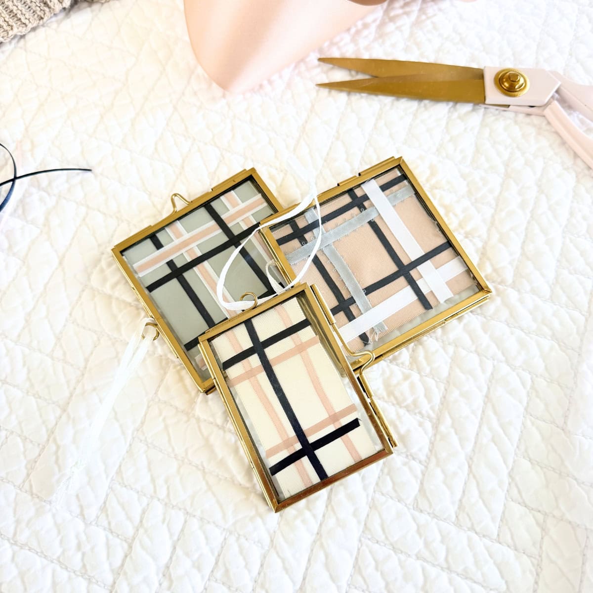 diy mini picture frame christmas ornaments with plaid ribbon designs