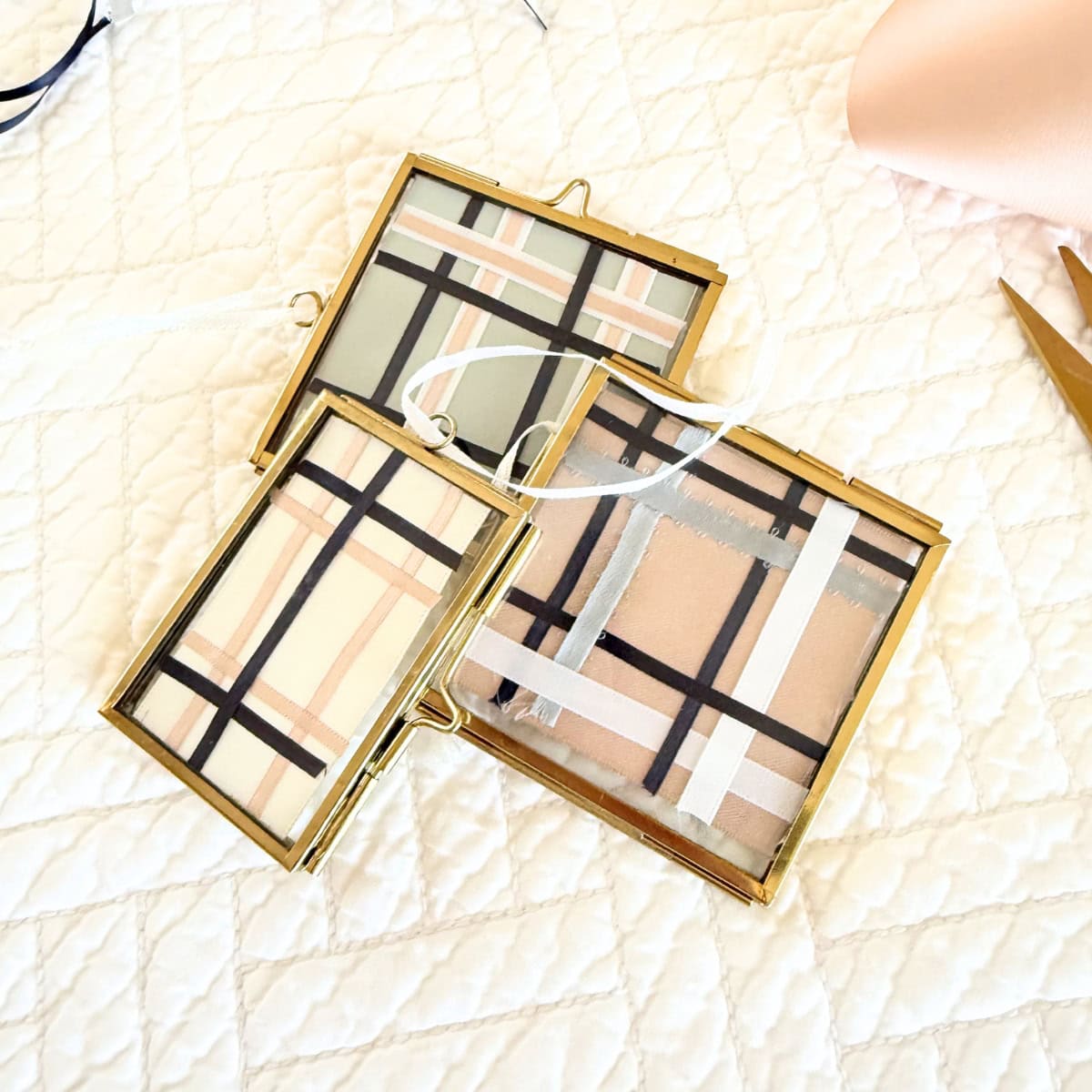 diy mini picture frame christmas ornaments with plaid ribbon designs