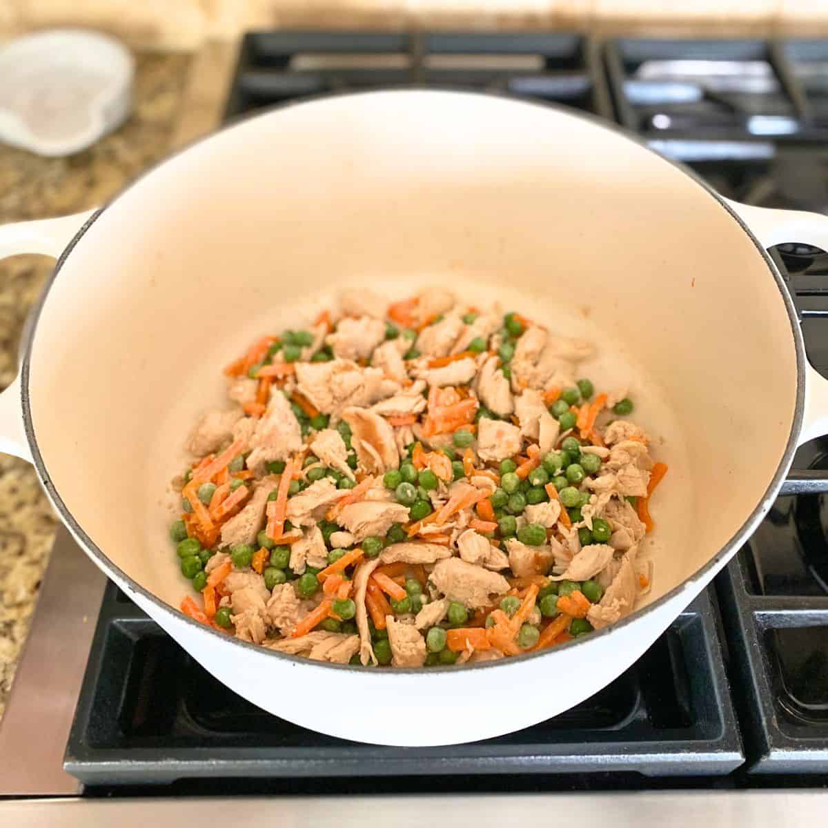 cooked chicken with peas and carrots