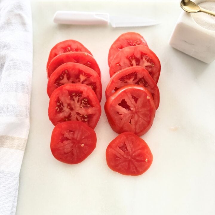 sliced tomatoes